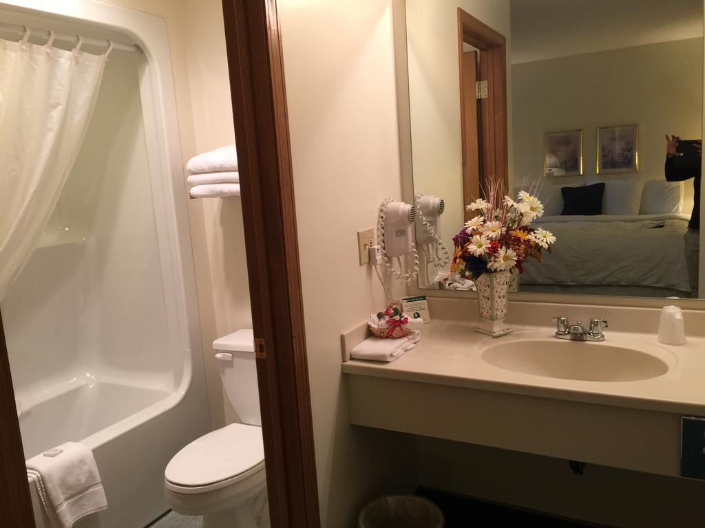 Americas Best Value Inn & Suites - Bluffton Exteriör bild
