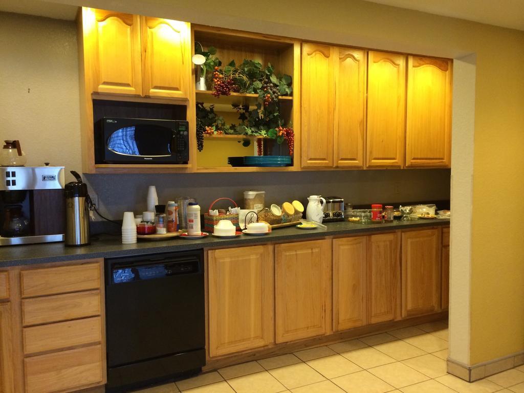 Americas Best Value Inn & Suites - Bluffton Exteriör bild